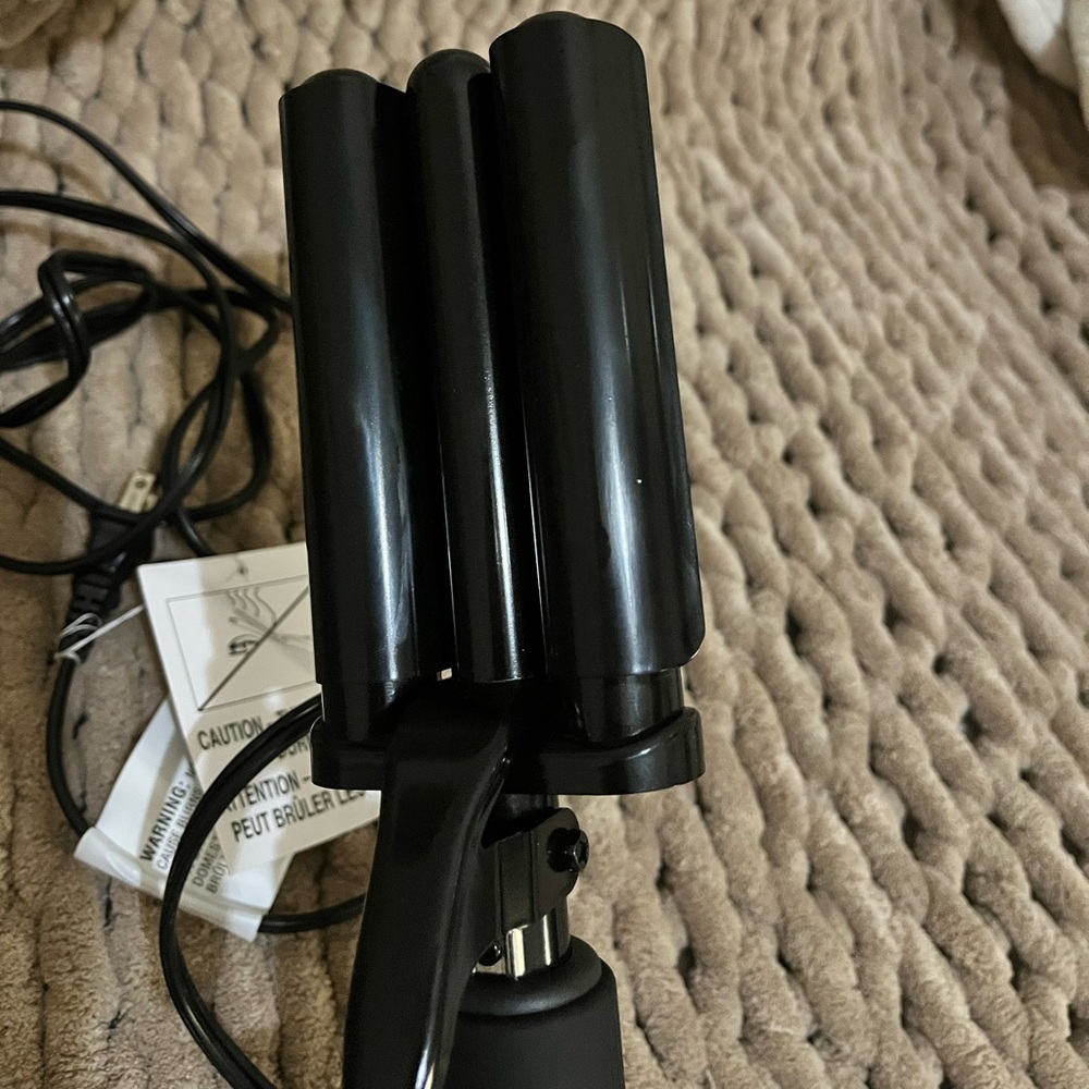 BaByliss Pro Porcelain Ceramic Triple Barrel Waver - Picture 5 of 8